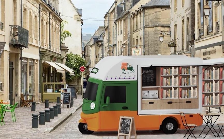 Culture: book-book, le tuktuk qui déploie la littérature dans les campagnes