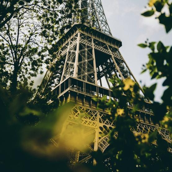 Ville : peut-on (sur)vivre dans un appartement low tech dans Paris et sa banlieue ?